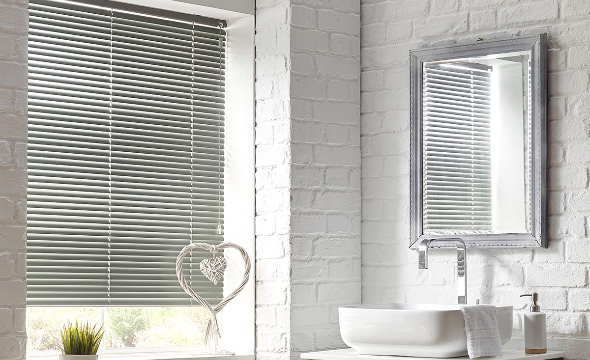 Venetian bathroom blinds