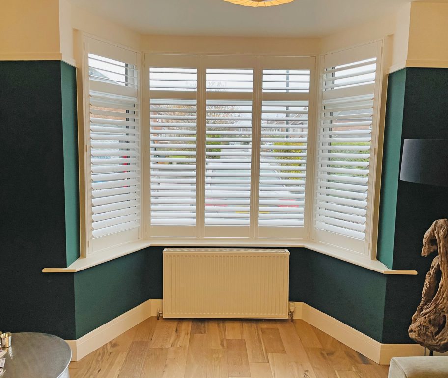 Bay window shutters