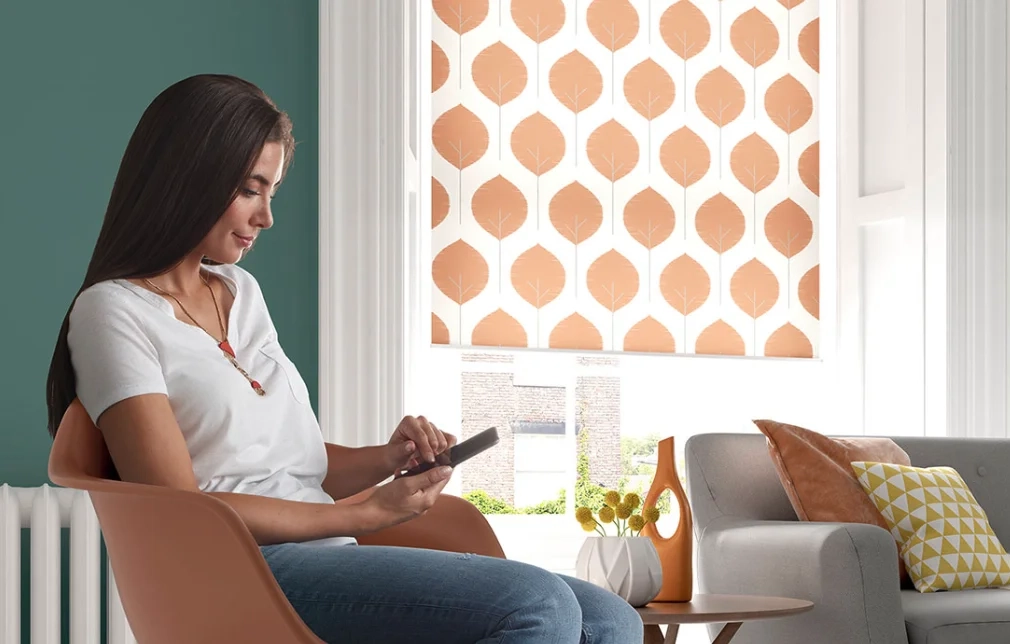 Geometric patterned window blinds